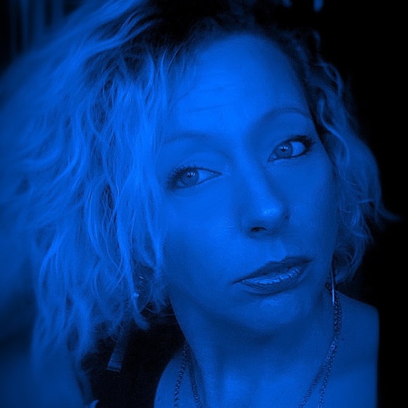 Meet your Posher, Jenny - Picture 2 of 3
